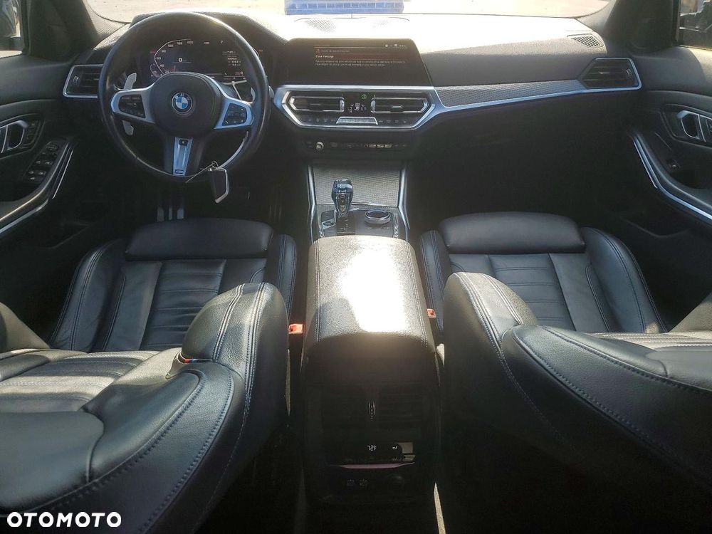 BMW Seria 3 330i xDrive Edition M Sport Shadow - 8