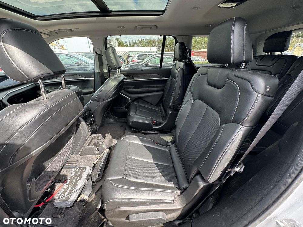 Jeep Grand Cherokee - 25