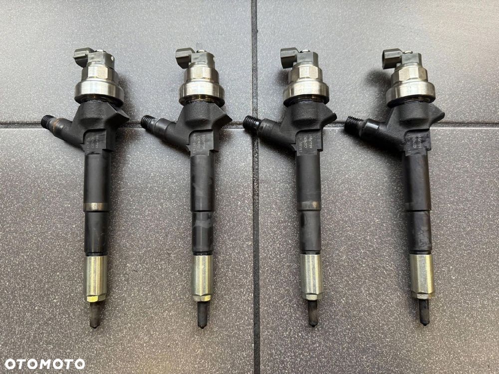 WTRYSKIWACZ 1.7 CDTI OPEL 55567729 - 2