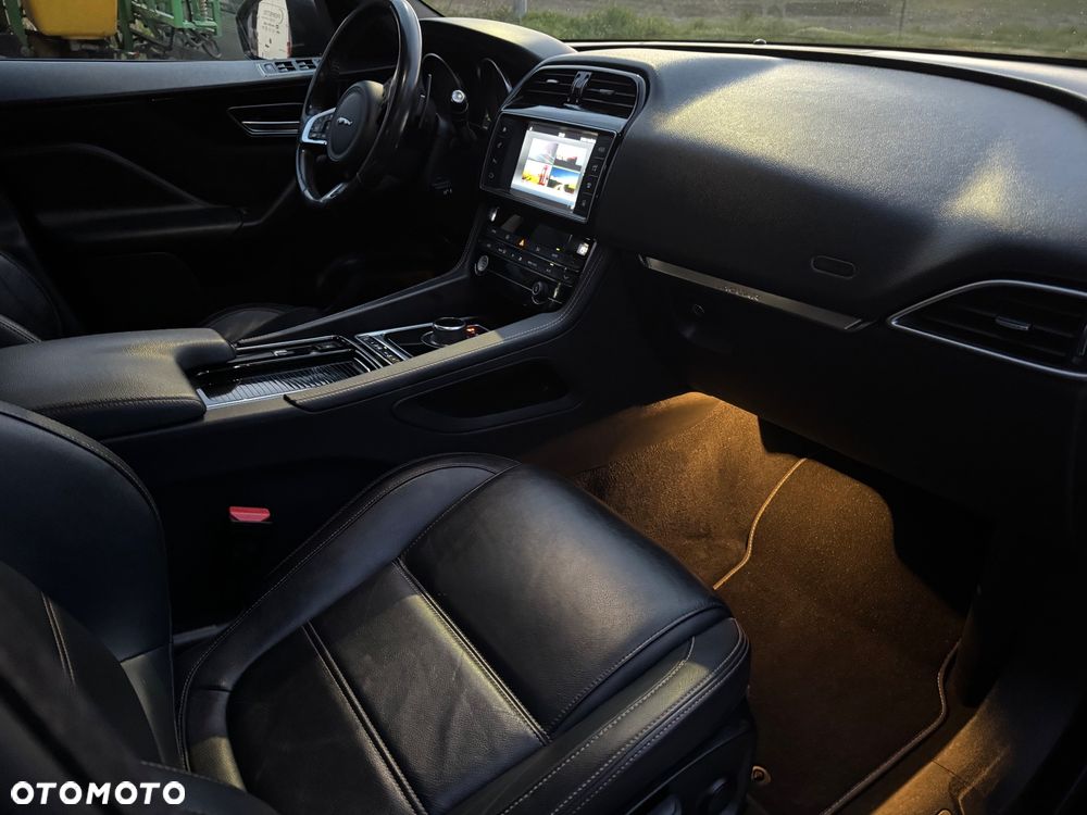 Jaguar F-Pace 20d AWD R-Sport - 16