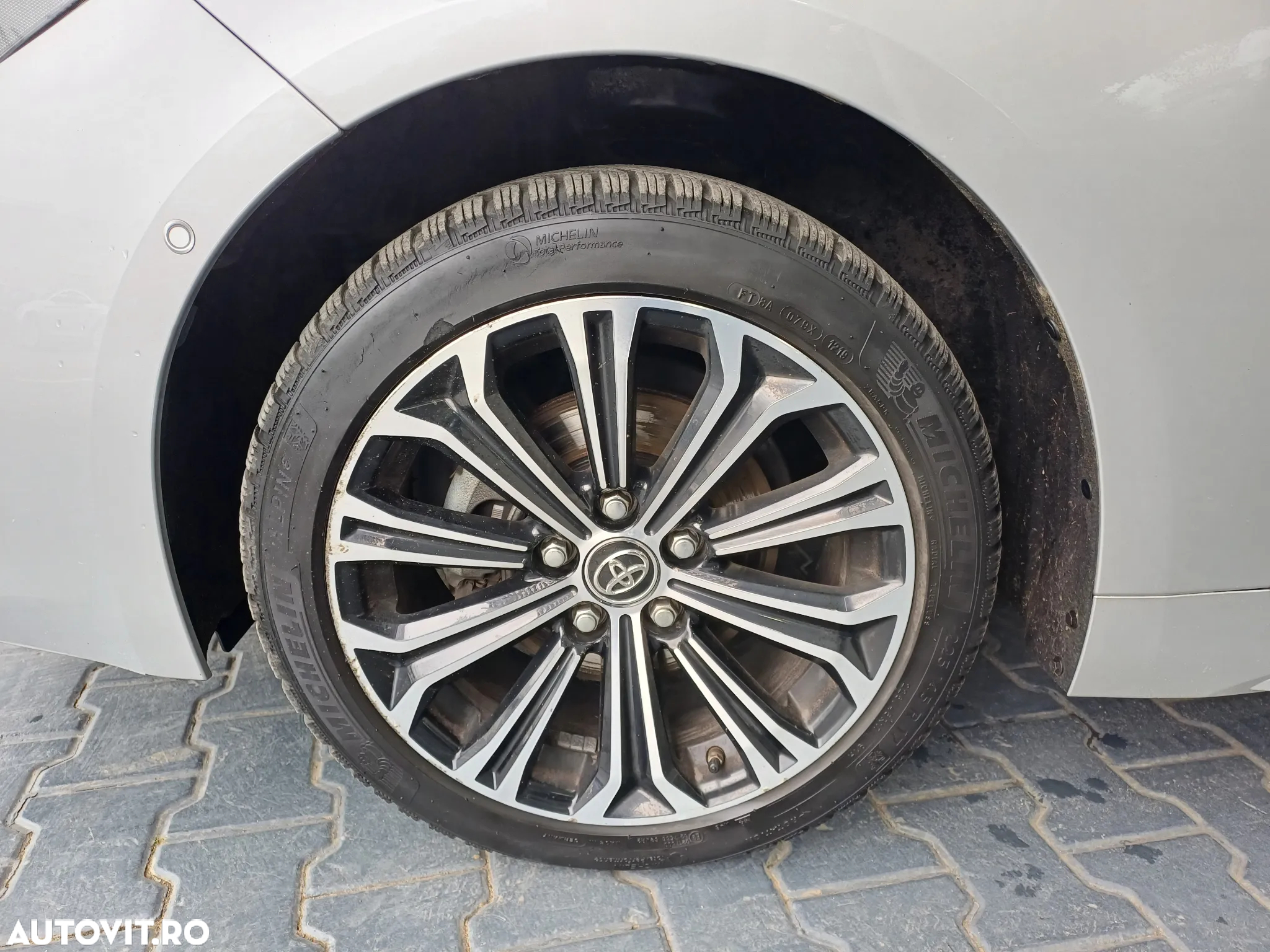 Toyota Corolla 1.8 HSD Exclusive interior Negru - 4