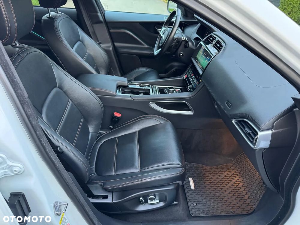 Jaguar F-Pace 30t AWD Prestige - 6