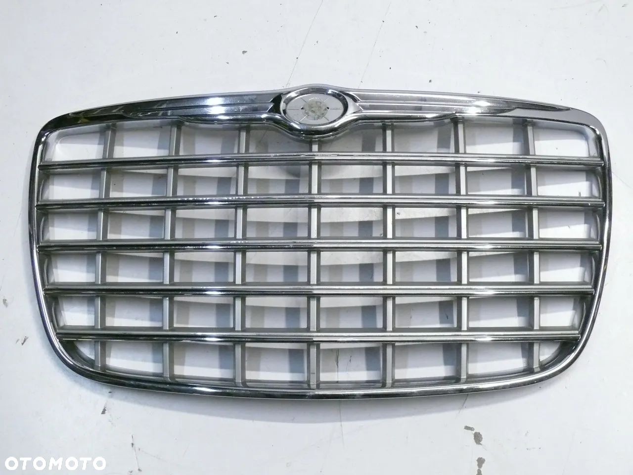 ATRAPA GRILL CHRYSLER 300C 2004 - 1