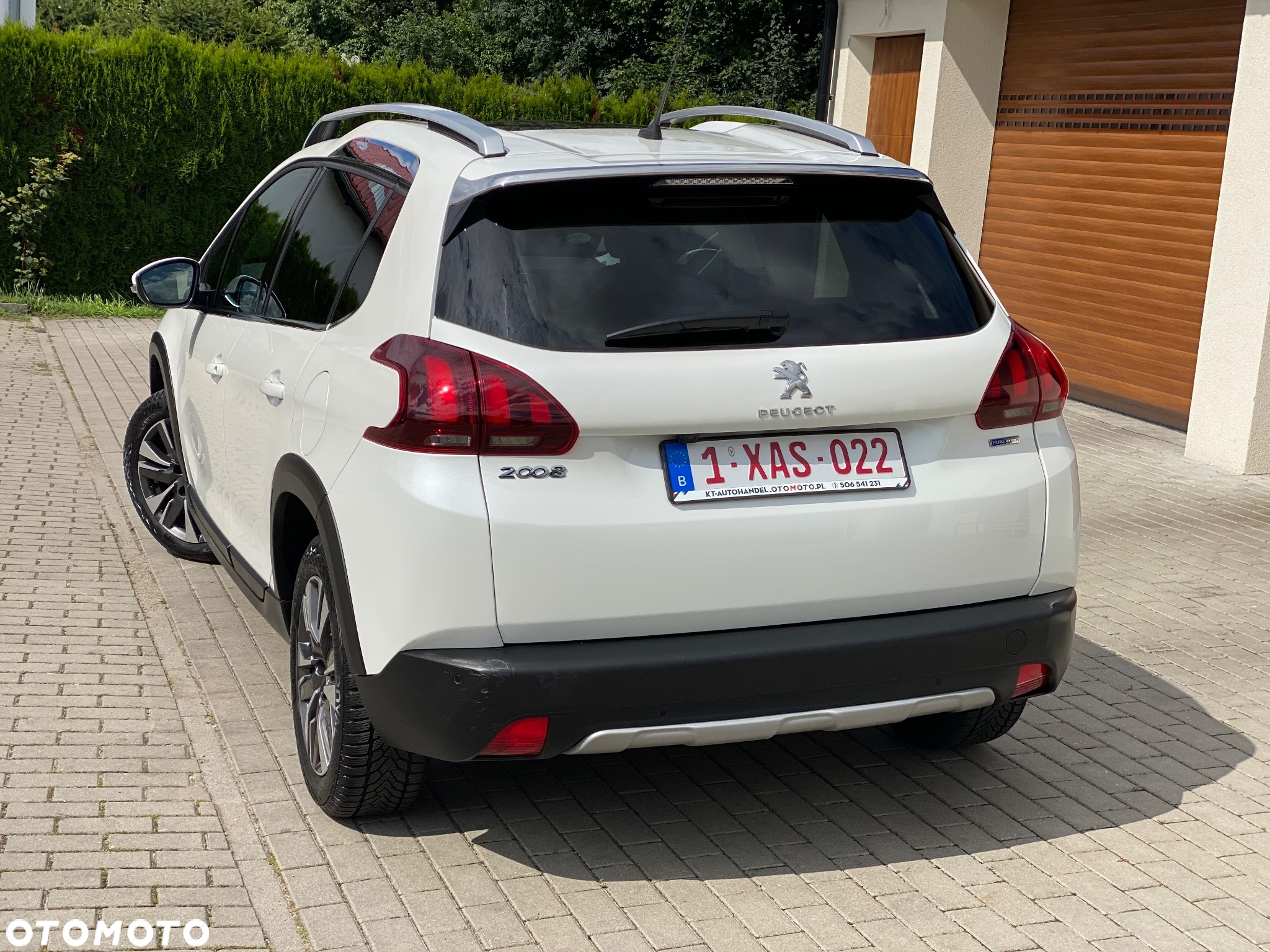 Peugeot 2008 1.2 Pure Tech Allure S&S - 11