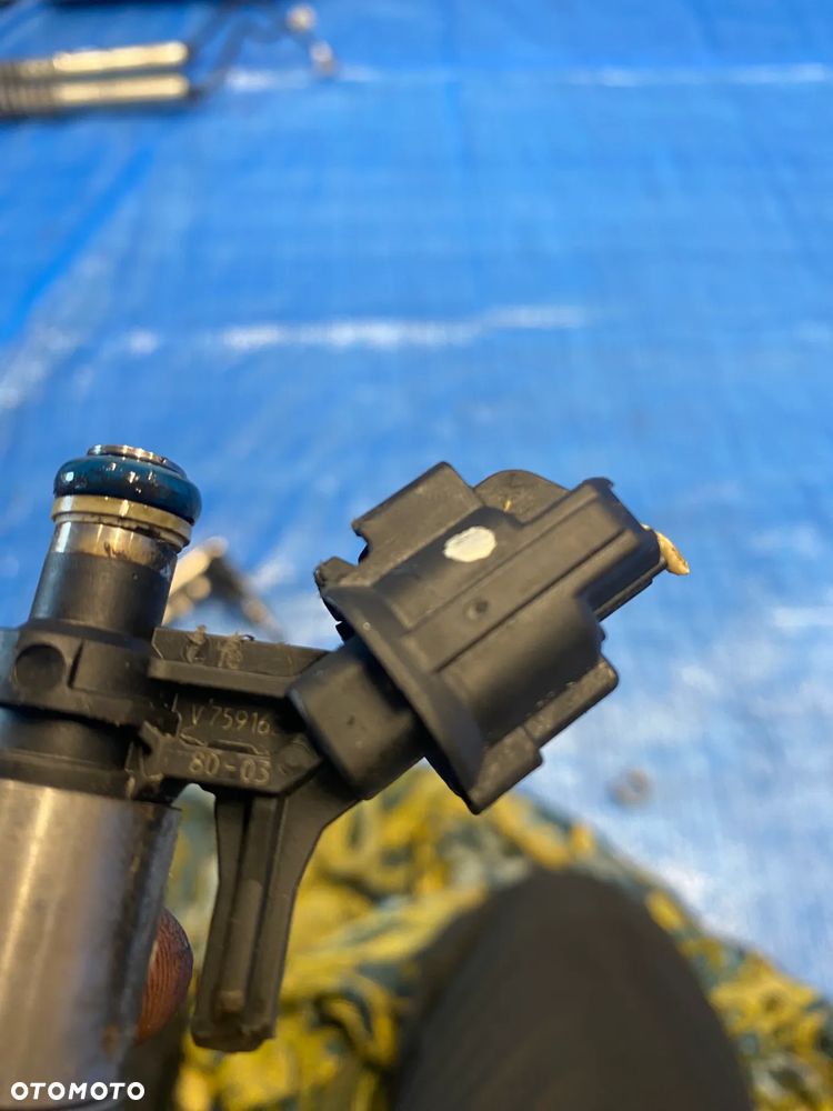 LISTWA WTRYSKOWA WTRYSKI WTRYSKIWACZE CITROEN PEUGEOT 1.6THP V7568051 0261500 - 5