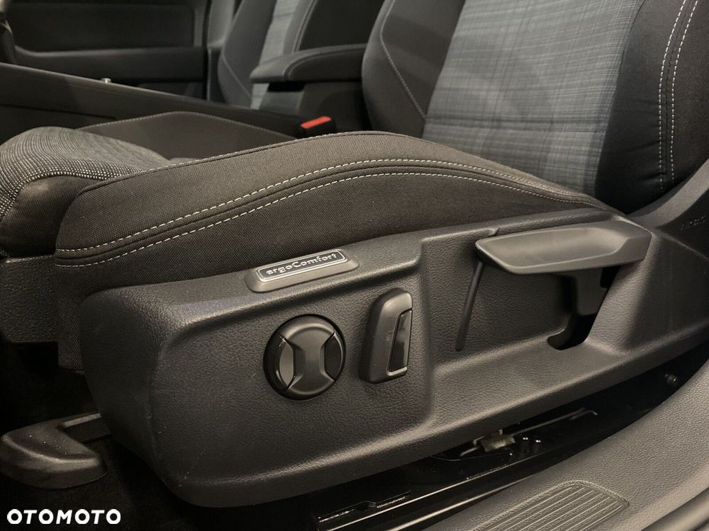 Volkswagen Passat - 12