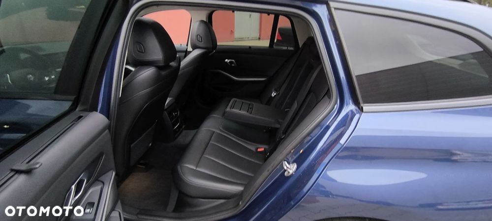 BMW Seria 3 330e Luxury Line - 15