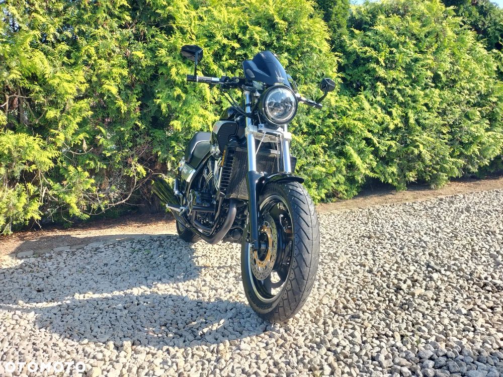 Yamaha V-MAX - 4