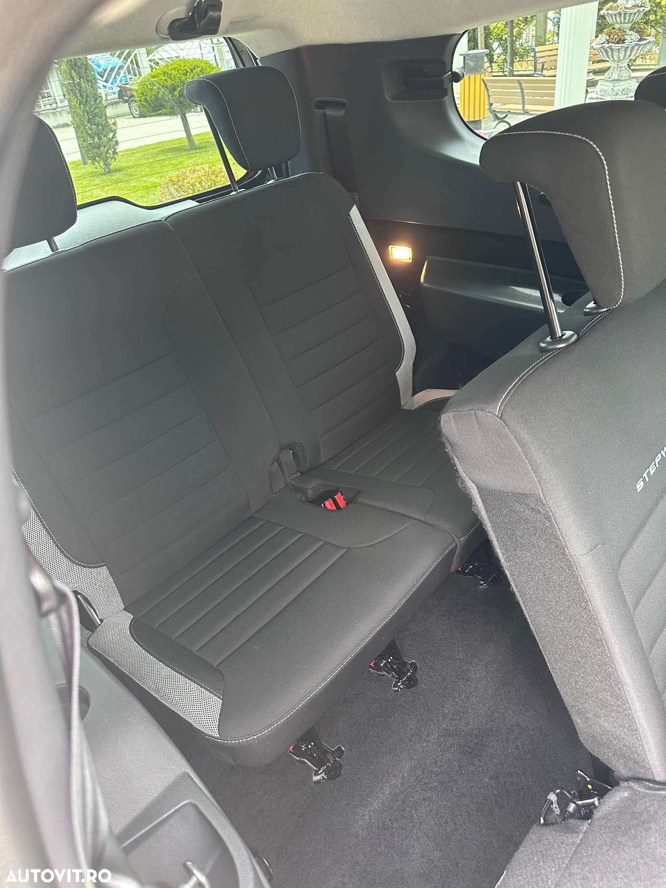 Dacia Lodgy 1.5 Blue dCi Stepway - 6