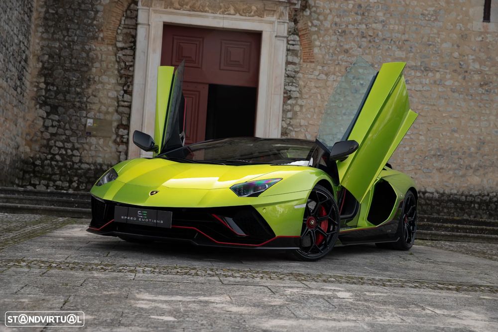 Lamborghini Aventador LP780-4 Ultimae Roadster - 2