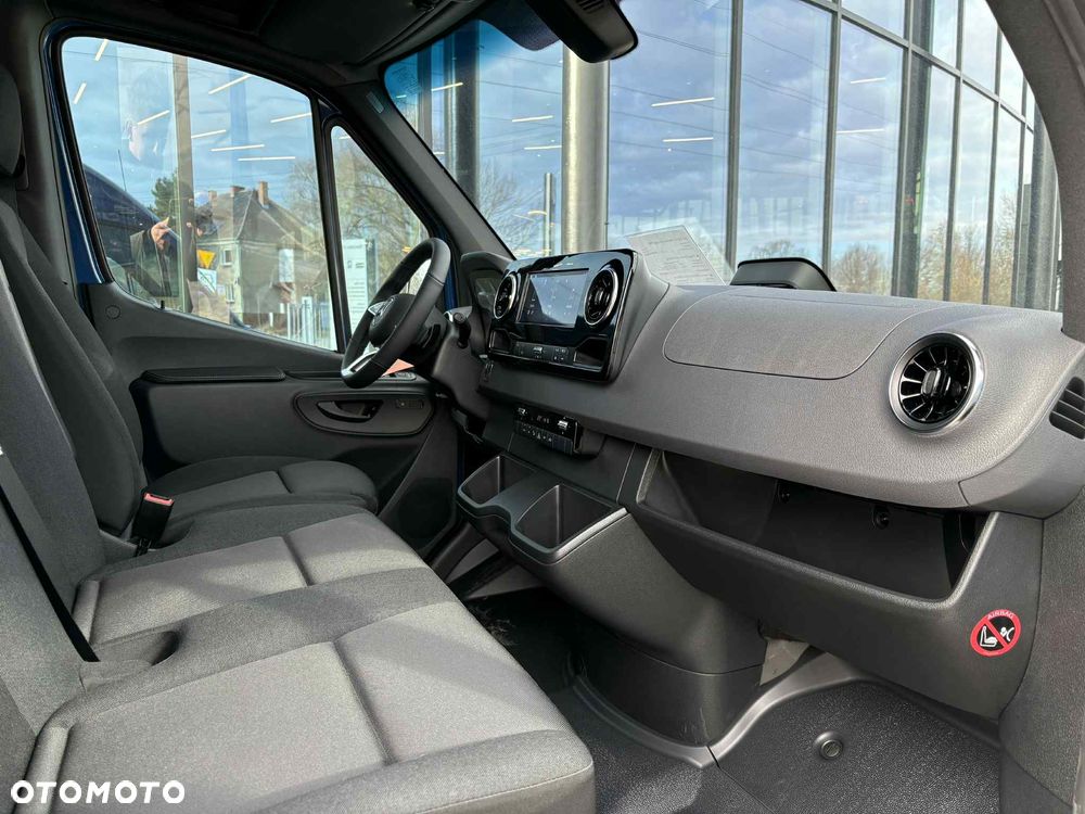 Mercedes-Benz Sprinter - 13