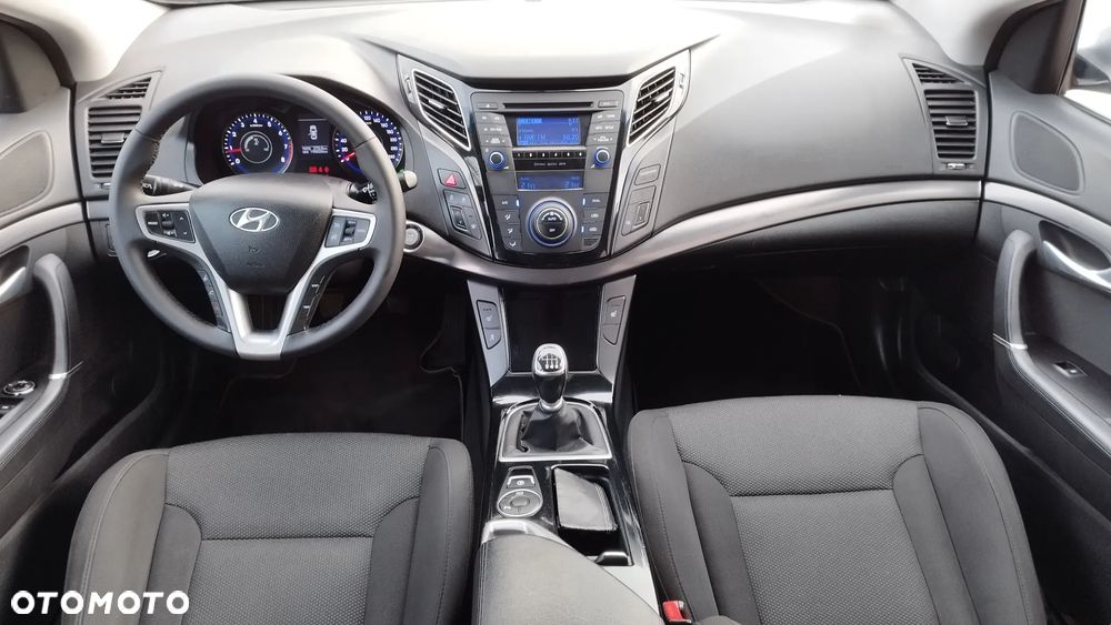 Hyundai i40 Kombi blue 1.6 Family - 26