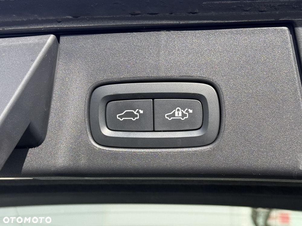 Volvo V90 Cross Country - 27