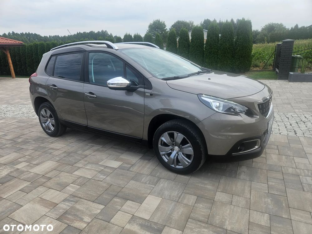 Peugeot 2008 1.2 Pure Tech Signature - 12