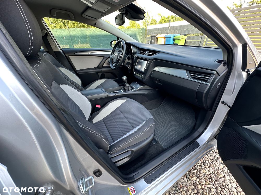 Toyota Avensis 1.8 Active - 28