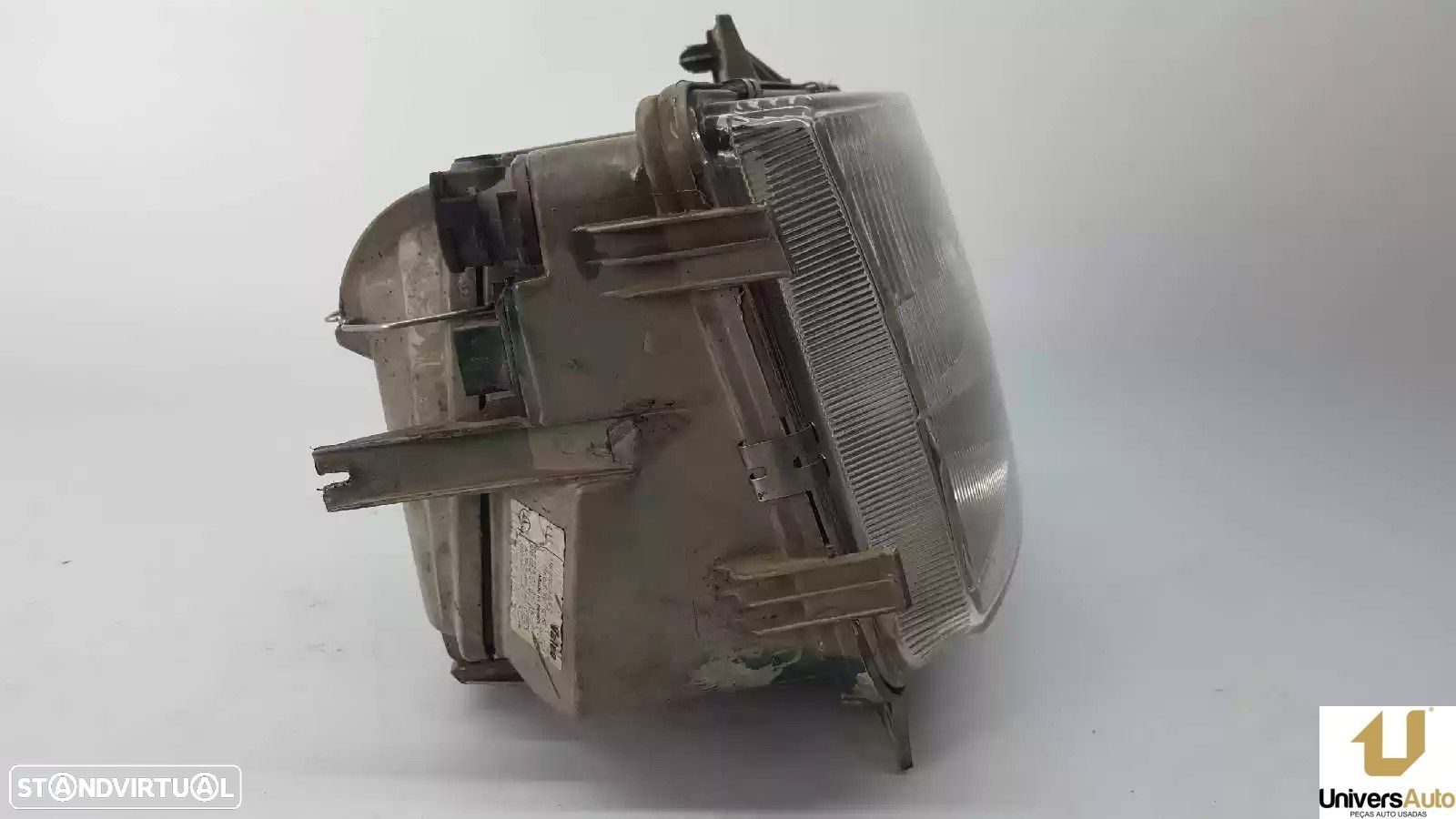 FAROL DIREITO MERCEDES-BENZ VITO FURGÃO 2000 -A6388200061 - 1