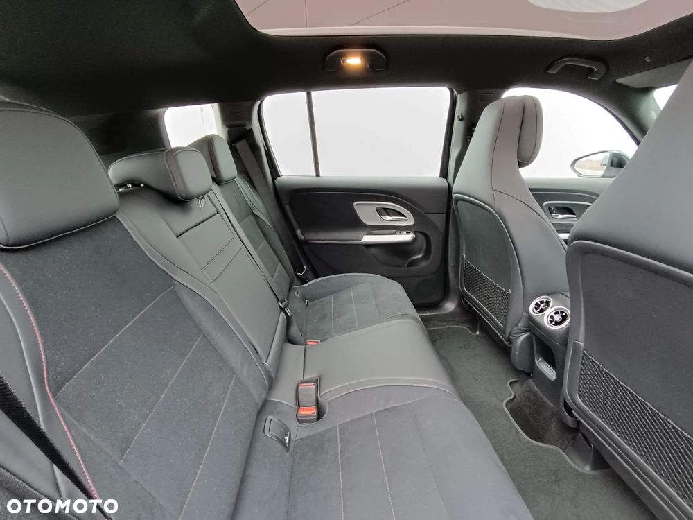 Mercedes-Benz GLB - 6