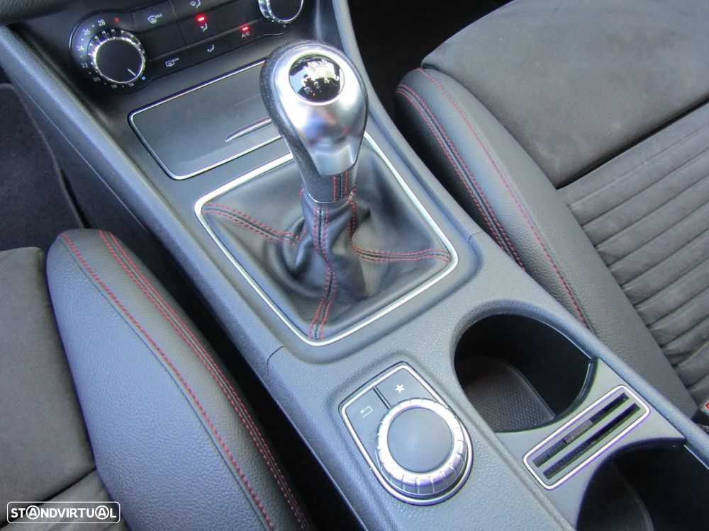 Mercedes-Benz CLA 200 d Shooting Brake AMG Line - 14