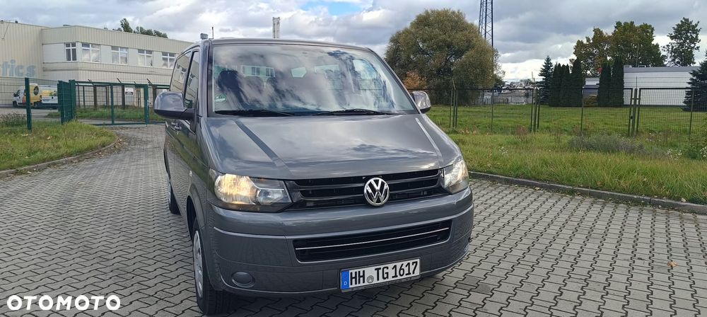 Volkswagen Caravelle - 10