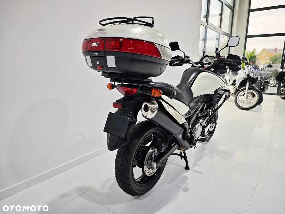 Suzuki V-STROM - 10