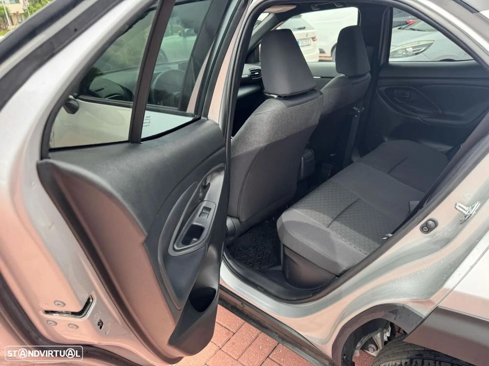 Toyota Yaris Cross 1.5 HDF Comfort Plus AWD - 11