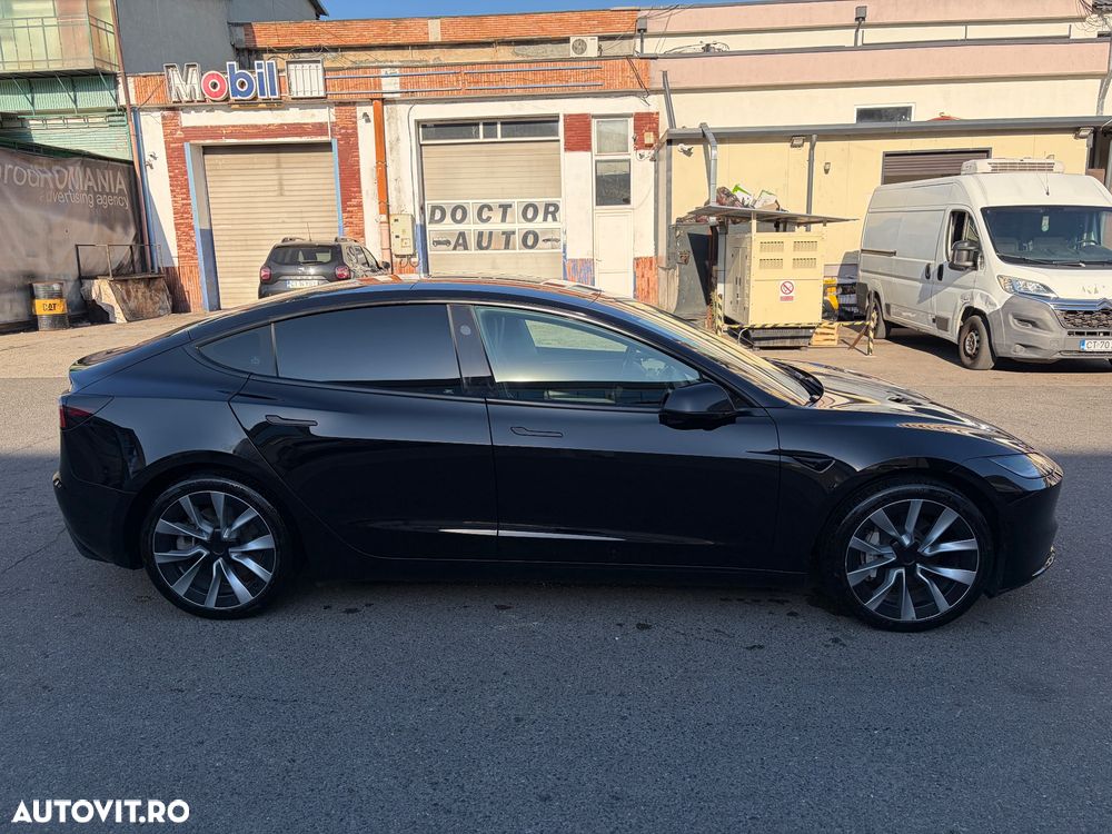 Tesla Model 3 - 4