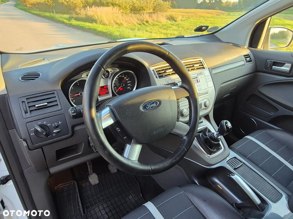 Ford Kuga - 30
