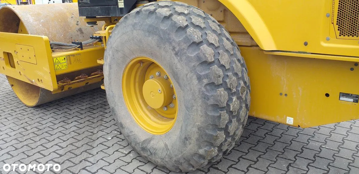 Caterpillar Walec wibracyjny CATERPILLAR CS 64 B - 19