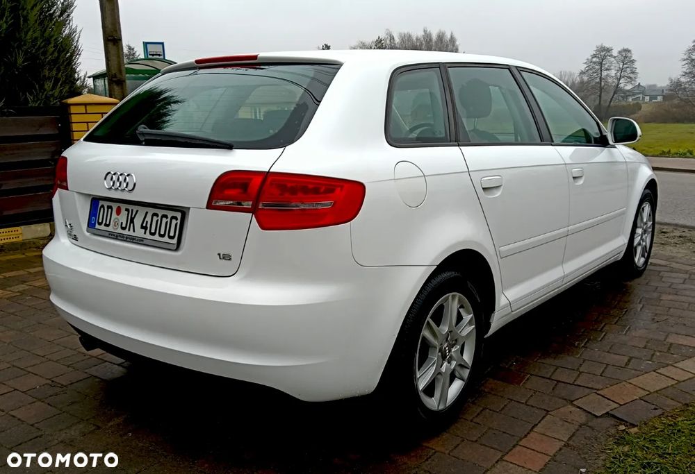 Audi A3 Sportback 1.6 Ambiente - 4