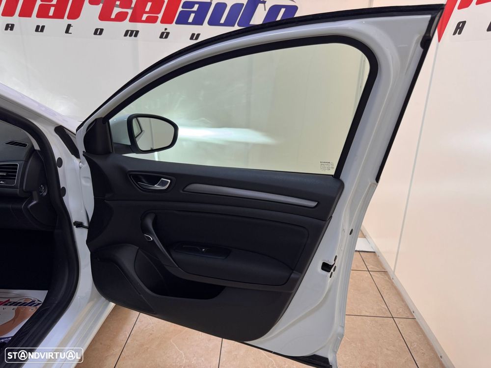 Renault Mégane 1.5 Blue dCi Intens - 37