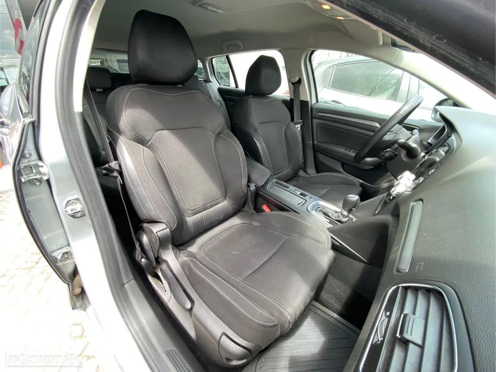 Renault Mégane Sport Tourer E-TECH Plug-in 160 INTENS - 17