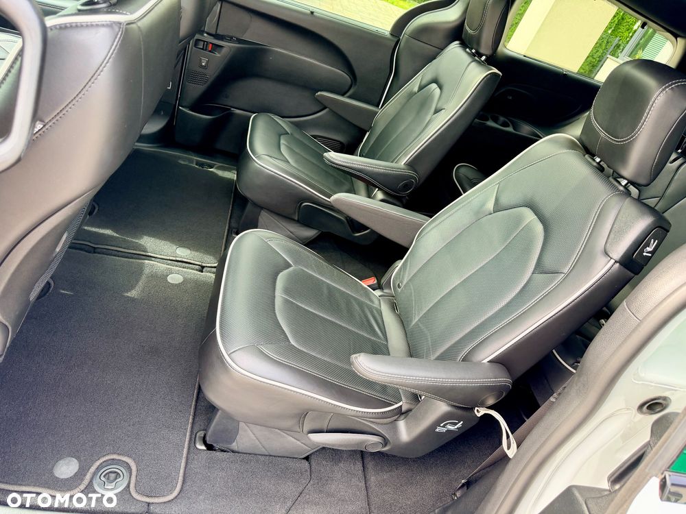 Chrysler Pacifica - 32
