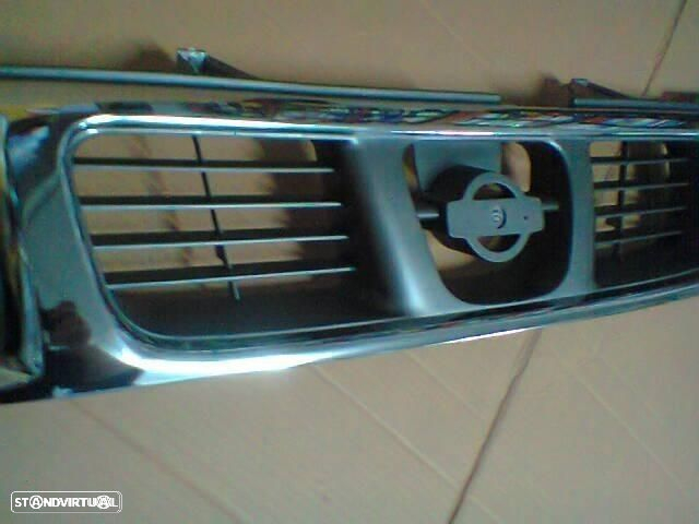 Grelha Cromada Nissan Pickup D22 1998-2001 NOVA - 2