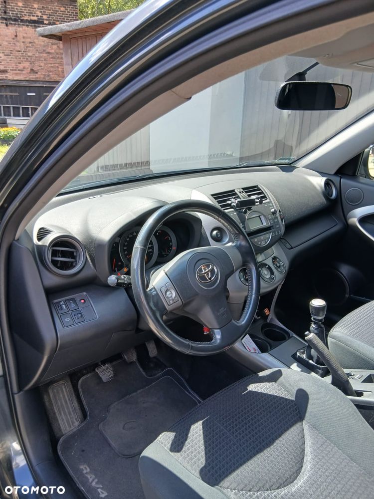 Toyota RAV4 2.2 D-4D Sol - 8