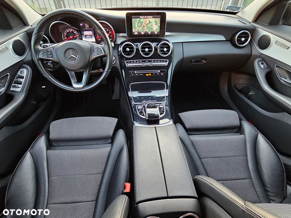 Mercedes-Benz Klasa C 300 7G-TRONIC - 16