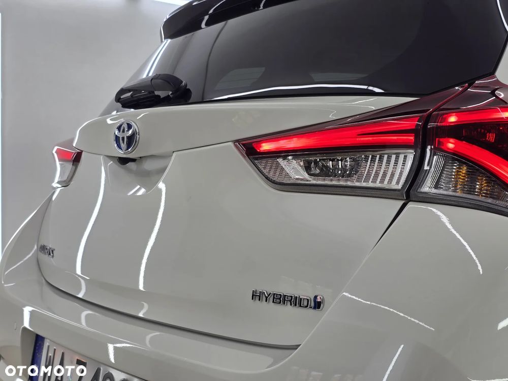 Toyota Auris Hybrid 135 Selection - 29