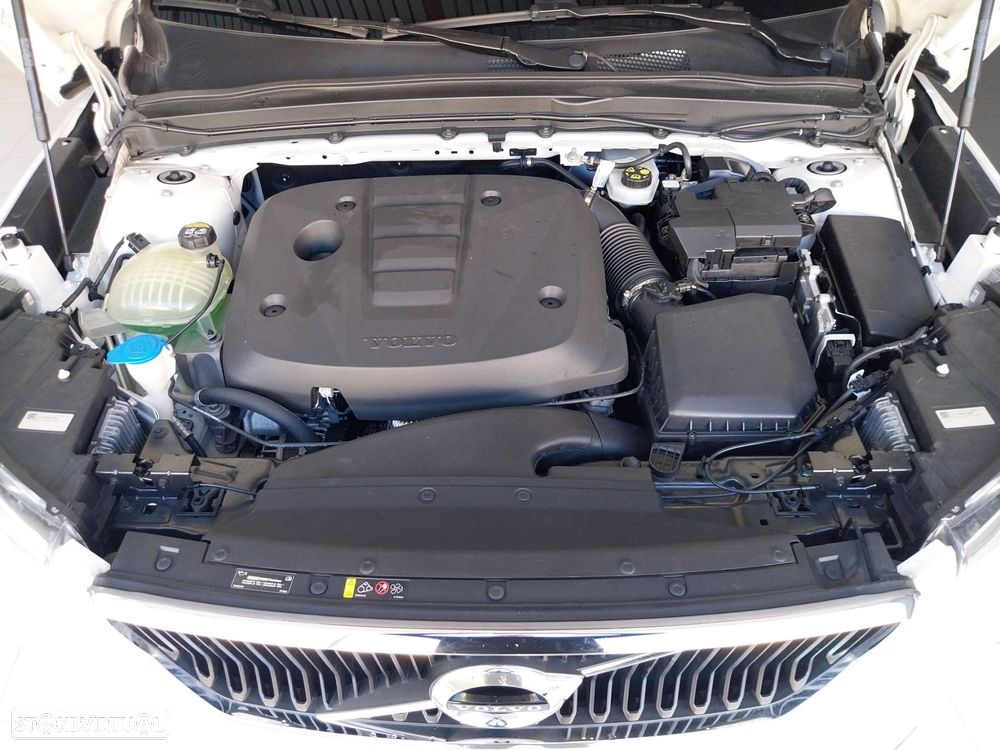 Volvo XC 40 2.0 D3 - 13