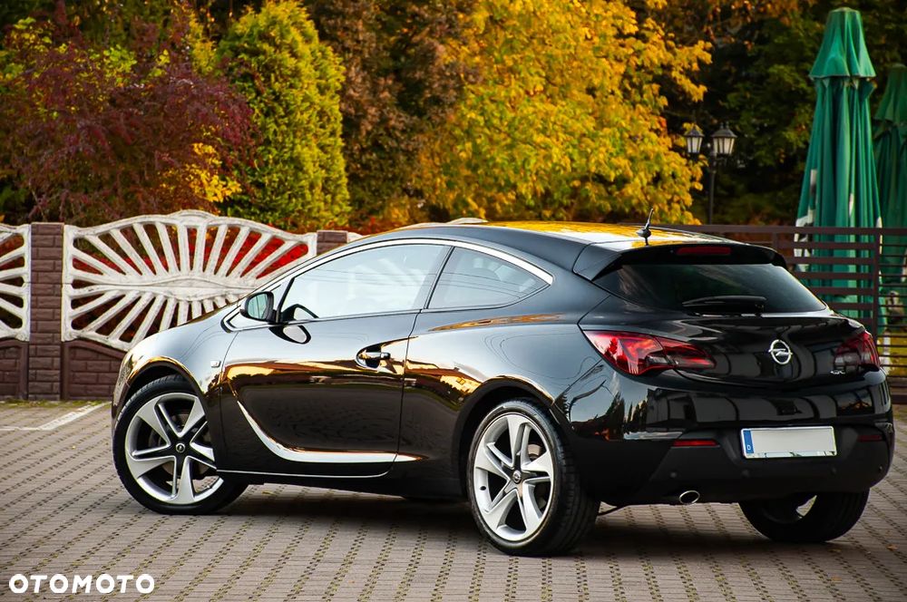 Opel Astra GTC 1.6 Turbo Innovation - 17
