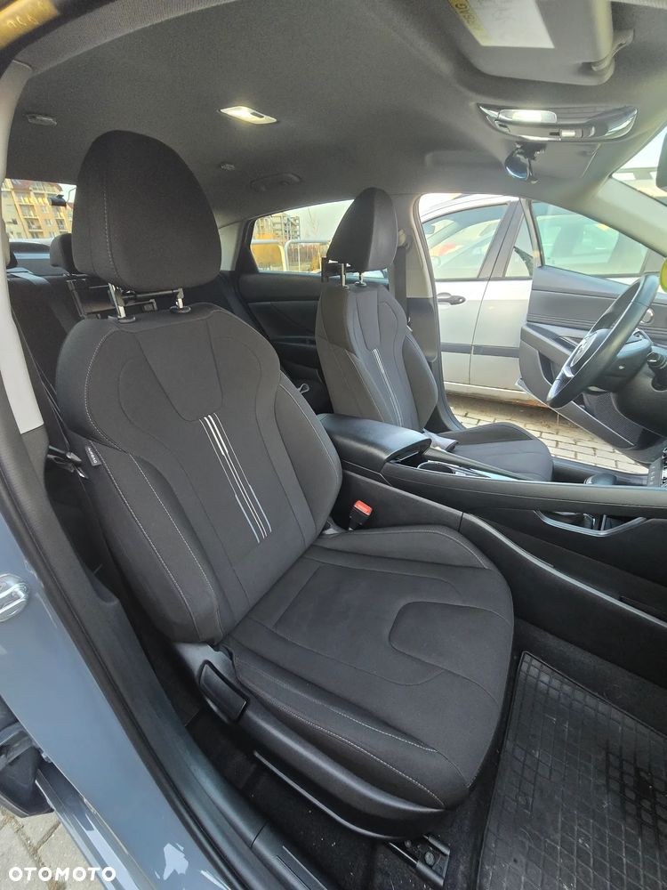 Hyundai Elantra 1.6 Executive CVT - 15