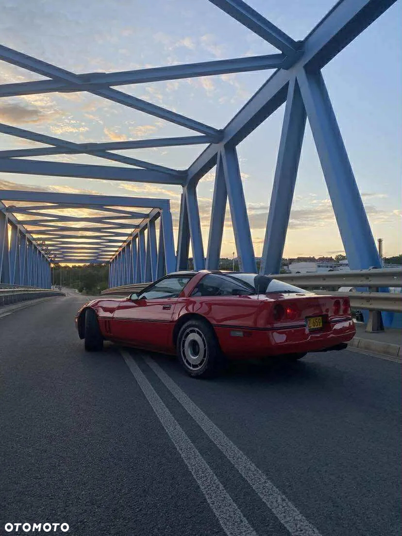 Chevrolet Corvette - 4