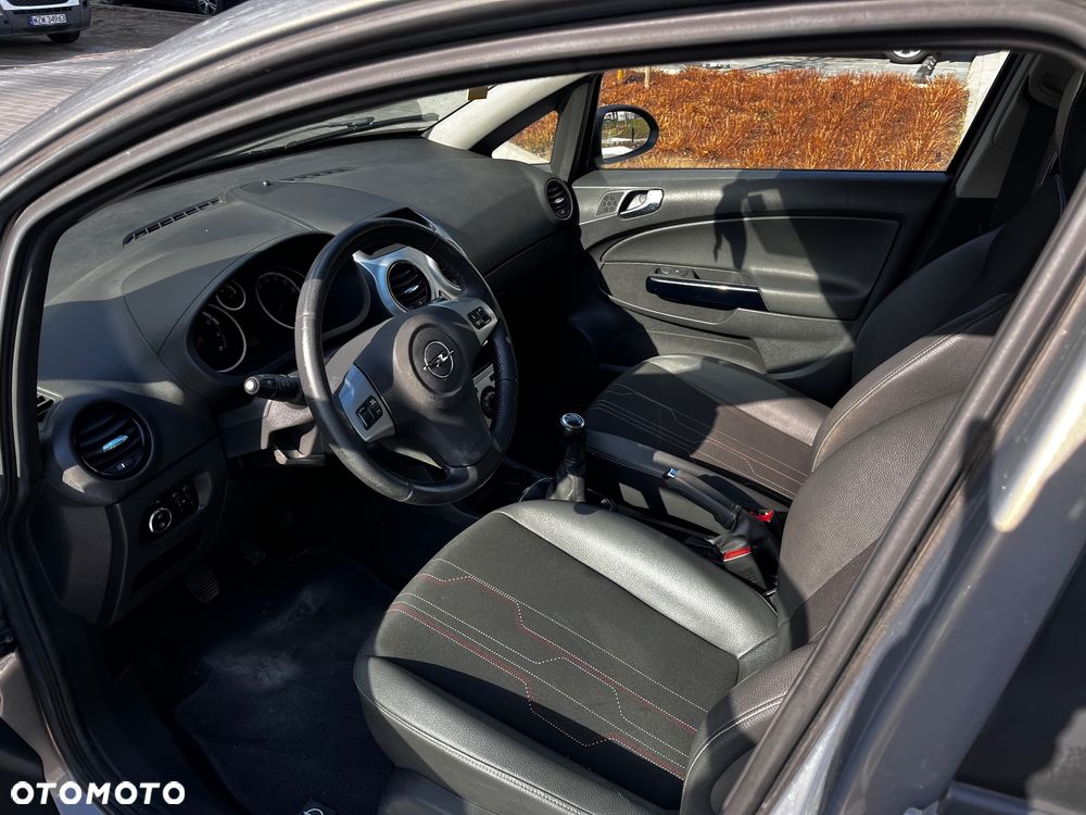 Opel Corsa 1.2 16V Cosmo - 9