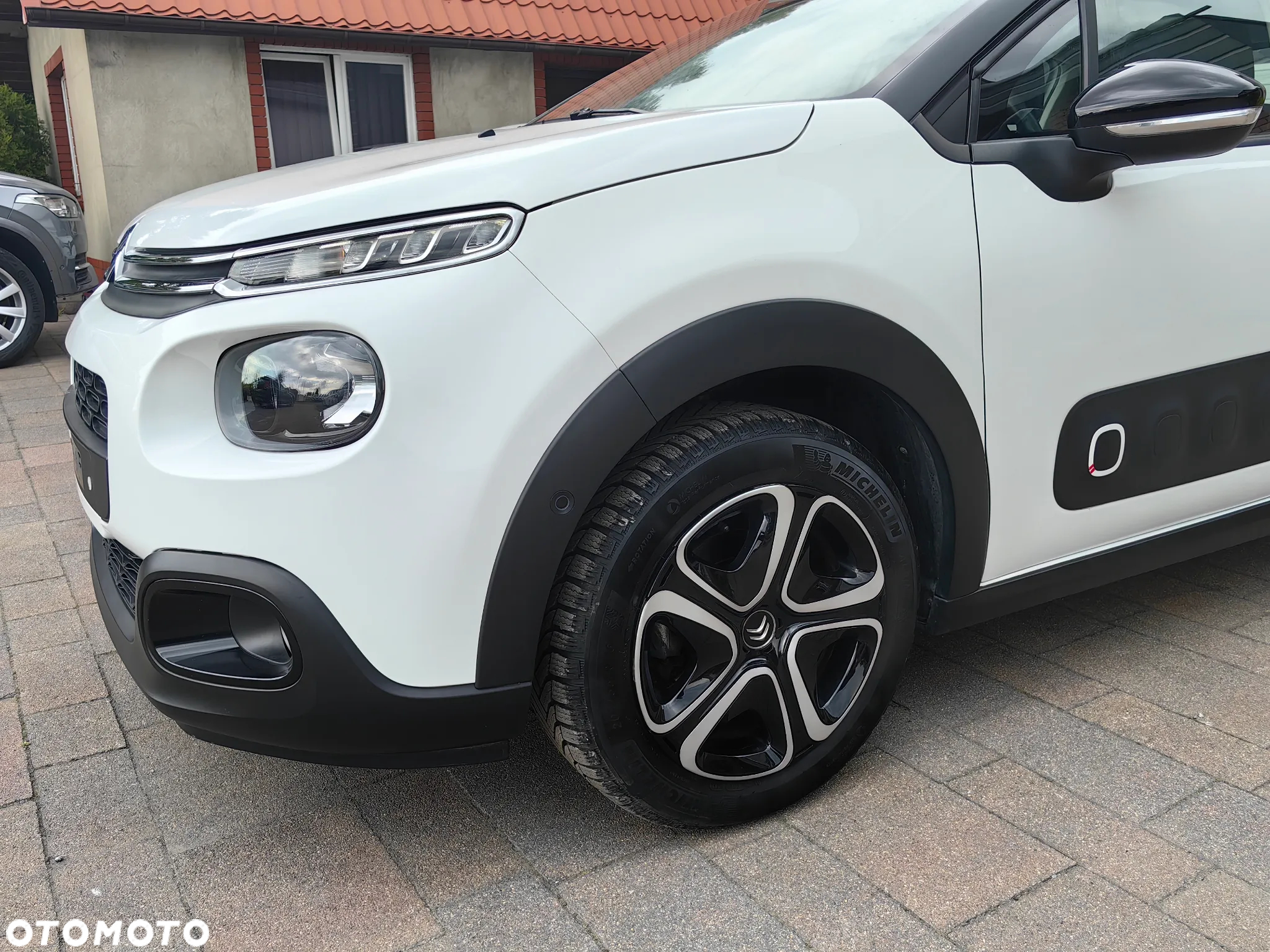 Citroën C3 Pure Tech 110 S&S EAT6 MAX - 9