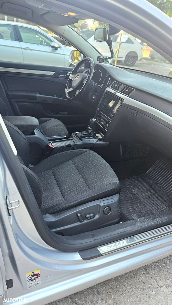 Skoda Superb 2.0 TDI 4X4 Elegance - 3