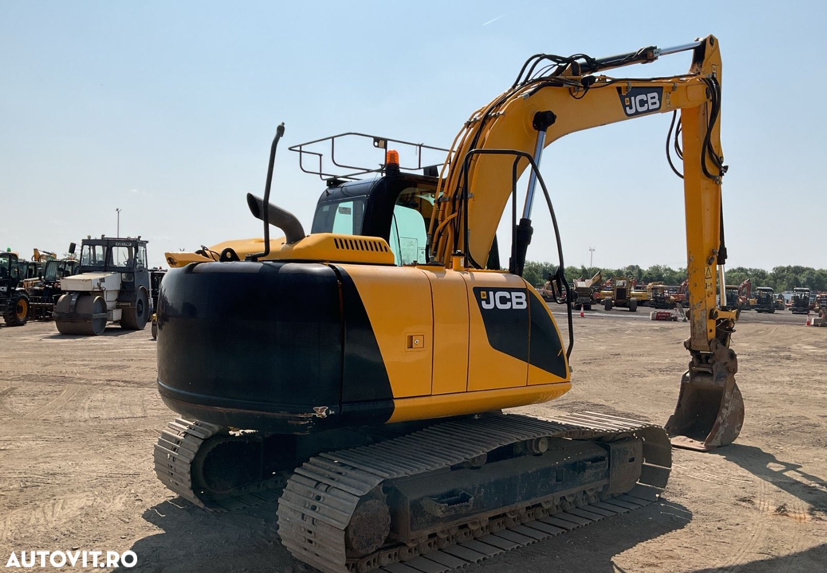JCB JS130 Excavator - 4