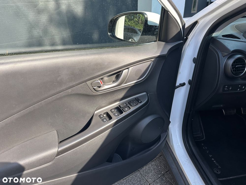 Hyundai Kona - 11