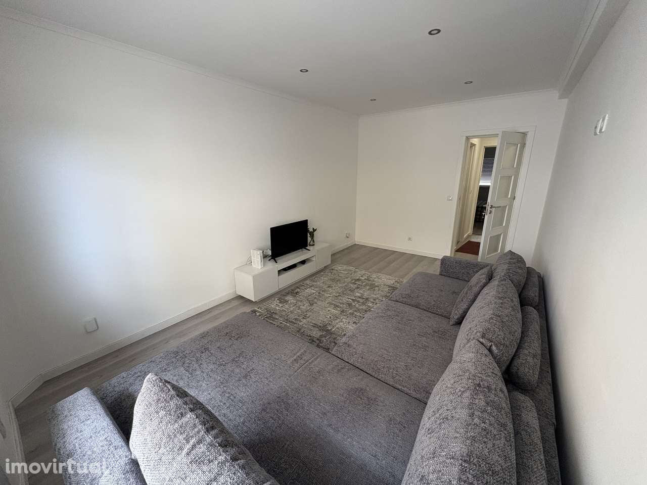 Apartamento T2 totalmente remodelado! A apenas 50 metros do ALDI. - Grande imagem: 3/19