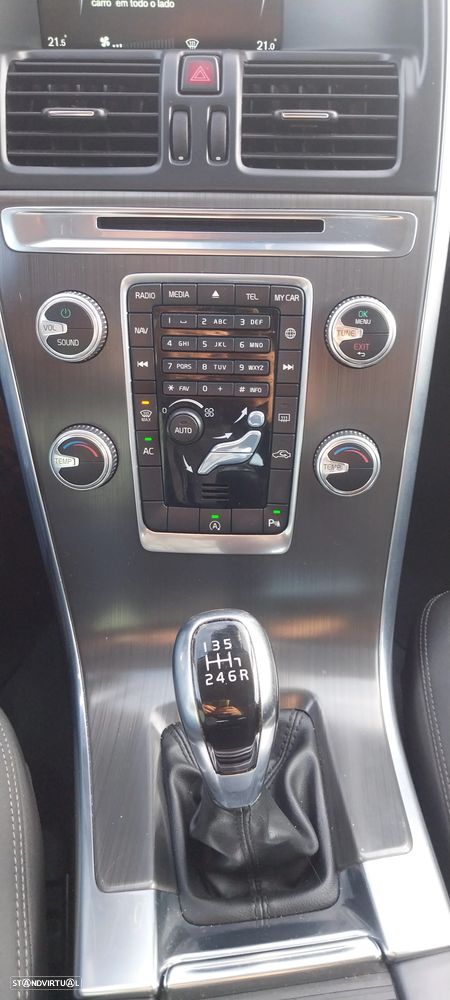 Volvo XC 60 2.0 D4 Momentum - 22