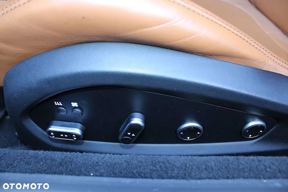 Ferrari GTC4Lusso - 10