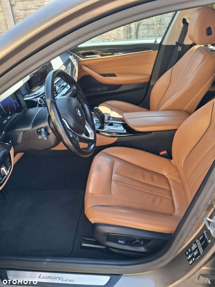 BMW Seria 5 530d xDrive Luxury Line - 11
