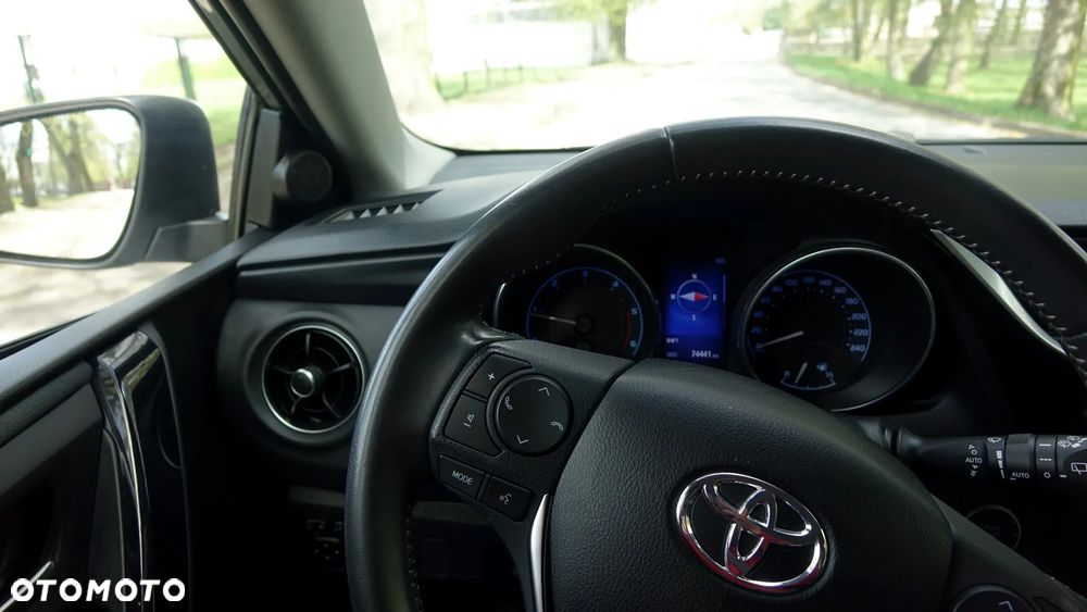Toyota Auris - 14